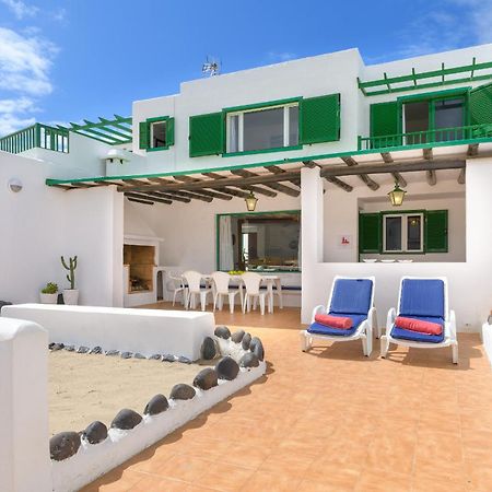 Famara Caracolillos, La Casa Exteriör bild