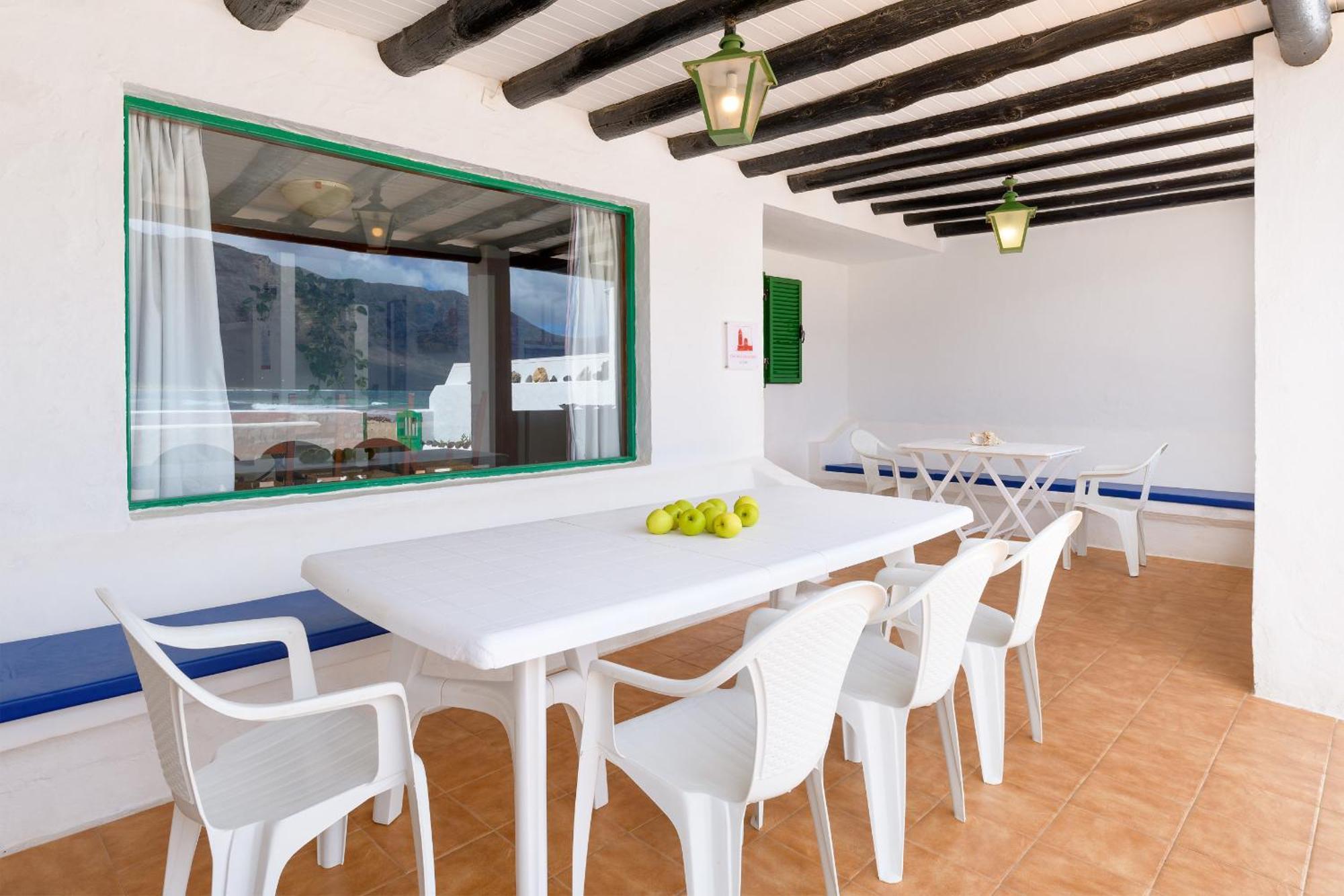 Famara Caracolillos, La Casa Exteriör bild