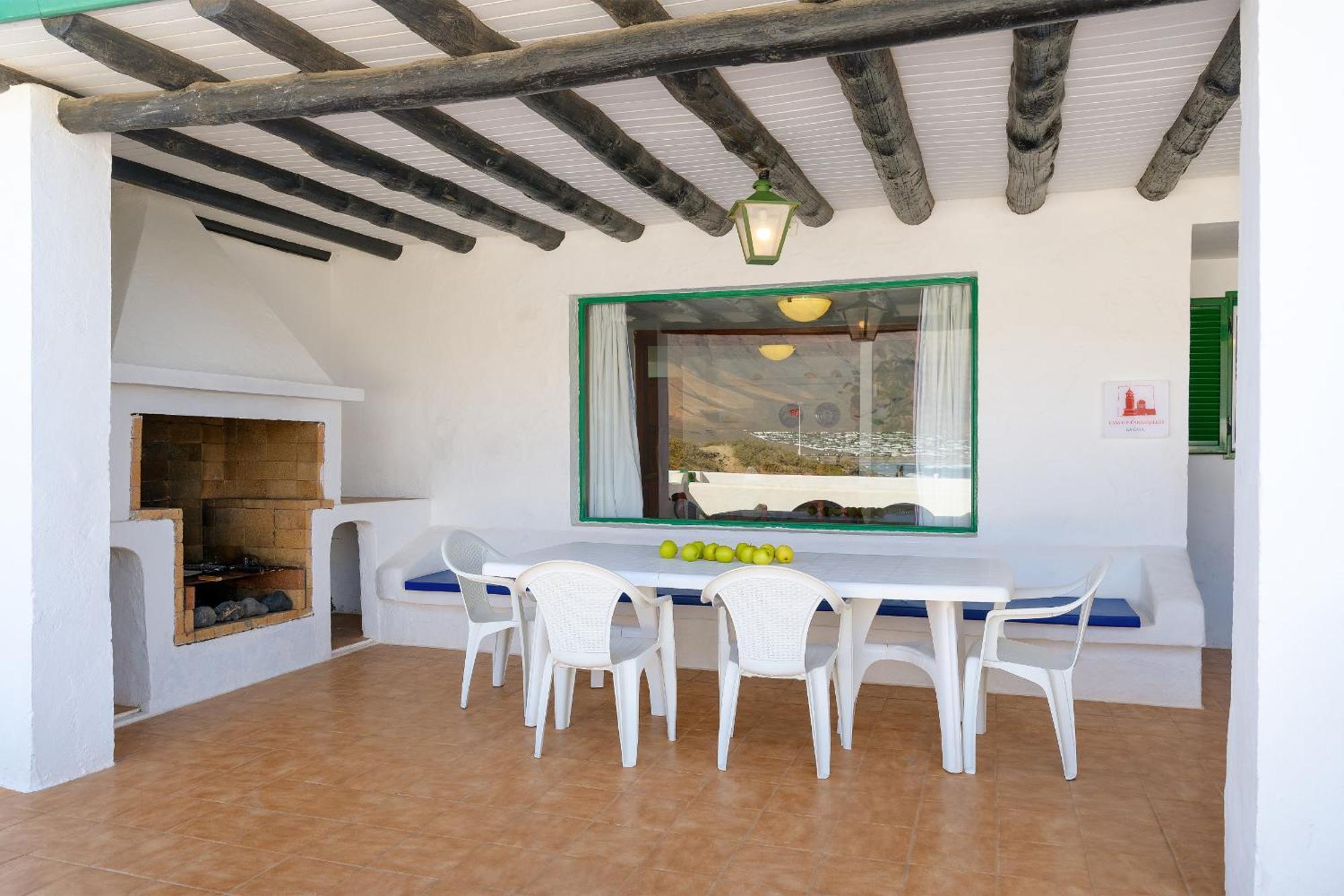 Famara Caracolillos, La Casa Exteriör bild