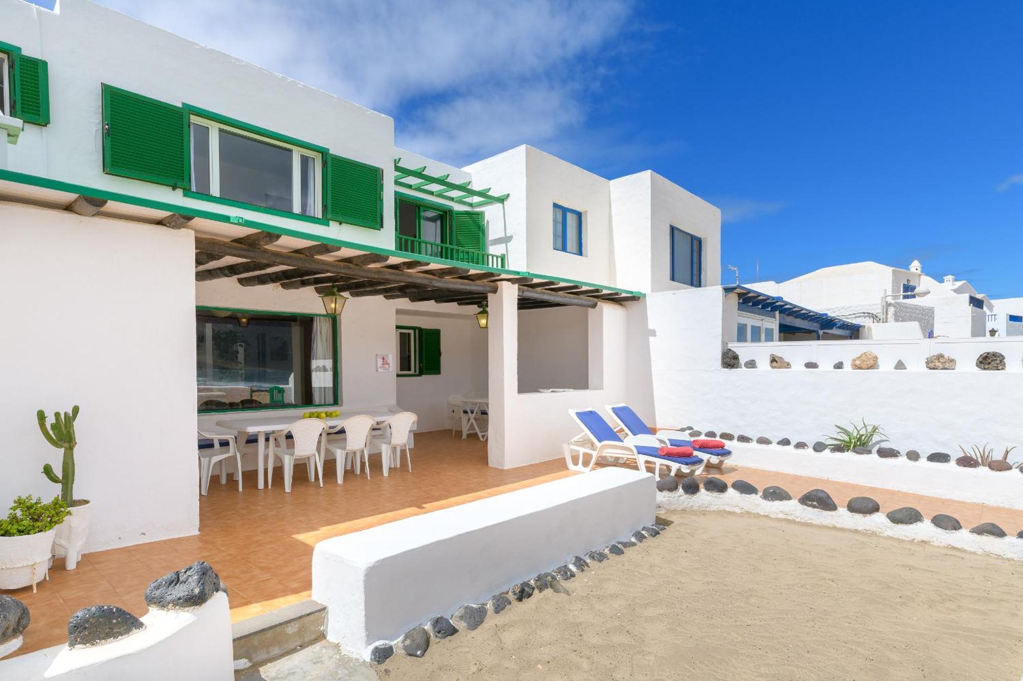Famara Caracolillos, La Casa Exteriör bild