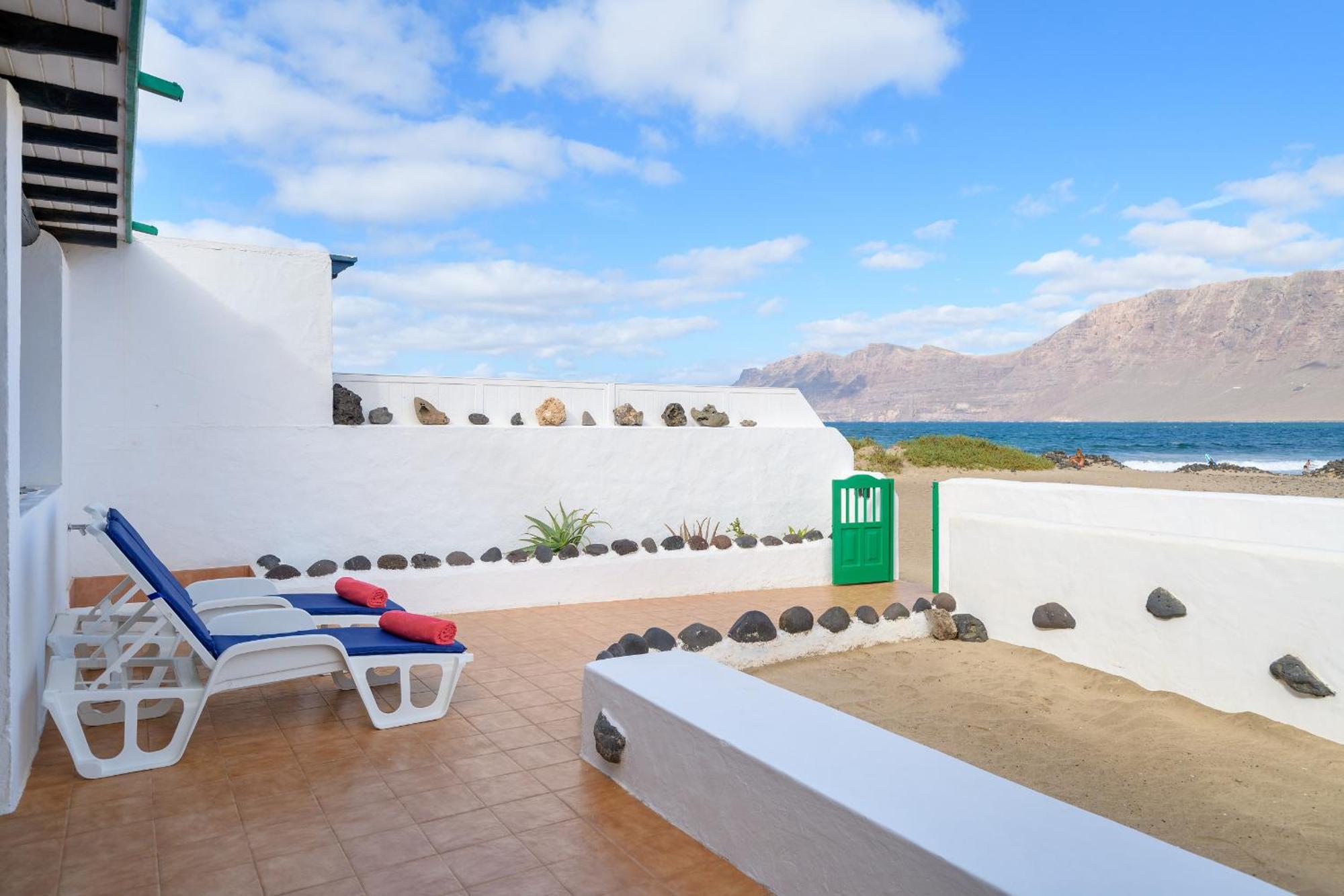Famara Caracolillos, La Casa Exteriör bild